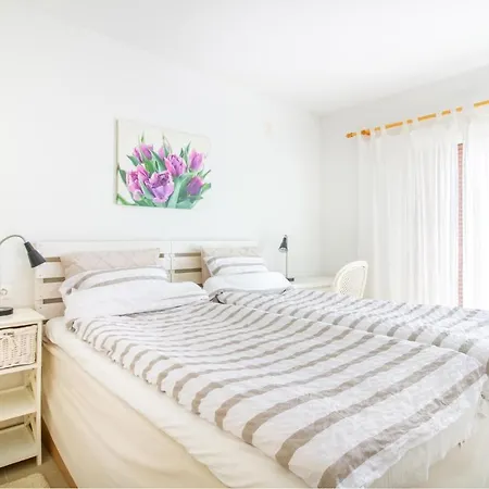 2 Bedroom In Apartment